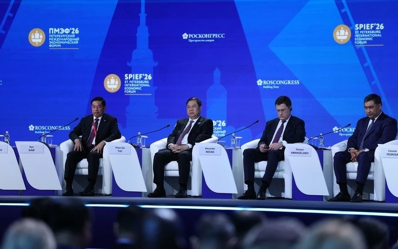 Phó Thủ tướng Thường trực Chính phủ Phạm Gia Túc dự và phát biểu tại Phiên khai mạc Diễn đàn kinh tế Saint Petersburg, Liên bang Nga