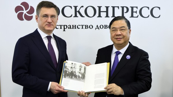 Phó Thủ tướng Thường trực Phạm Gia Túc làm việc với Phó Thủ tướng Nga Alexander Novak