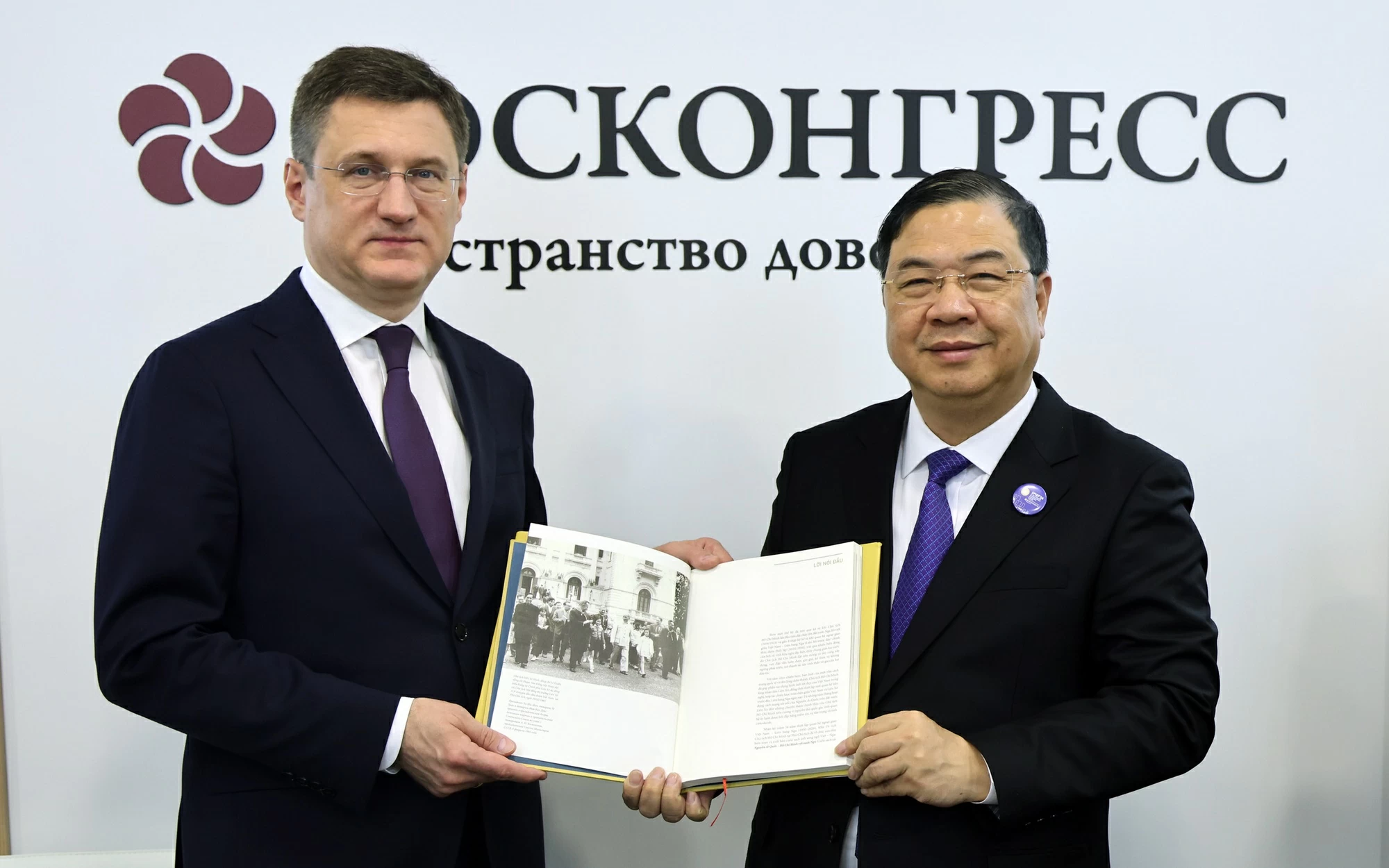 Phó Thủ tướng Thường trực Phạm Gia Túc làm việc với Phó Thủ tướng Nga Alexander Novak