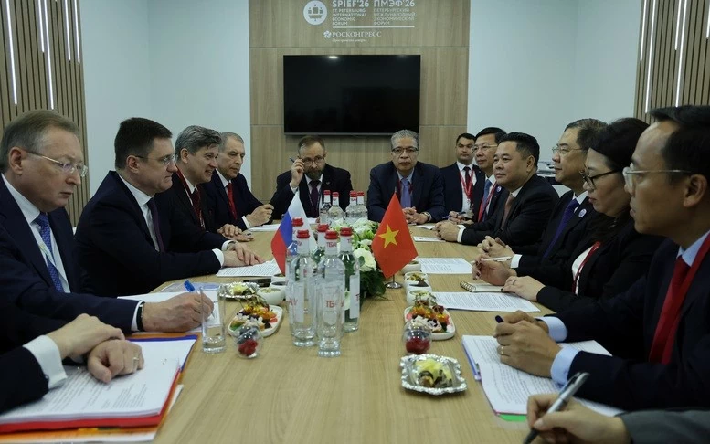 Phó Thủ tướng Thường trực Phạm Gia Túc làm việc với Phó Thủ tướng Nga Alexander Novak