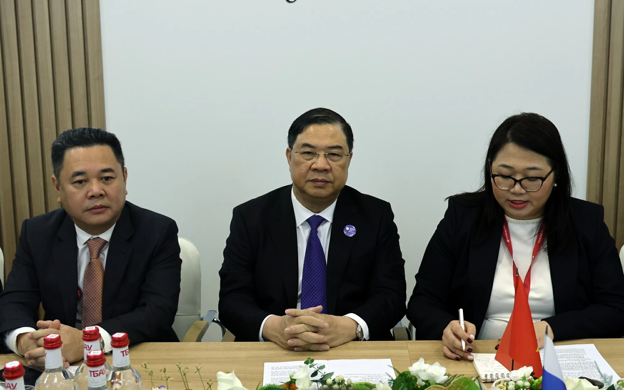 Phó Thủ tướng Thường trực Phạm Gia Túc làm việc với Phó Thủ tướng Nga Alexander Novak