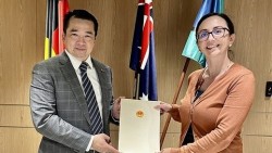 Tổng lãnh sự Phạm Hải Anh làm việc với Giám đốc Văn phòng DFAT tại Tây Australia
