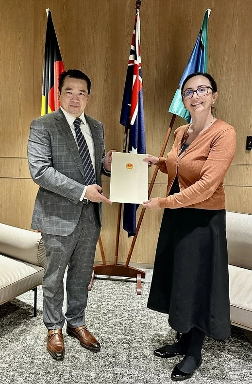 Tổng lãnh sự Phạm Hải Anh làm việc với Giám đốc Văn phòng DFAT tại Tây Australia Tổng lãnh sự Phạm Hải Anh làm việc với Giám đốc Văn phòng DFAT tại Tây Australia