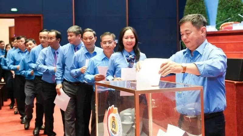 Đồng chí Nguyễn Anh Tuấn tái đắc cử chức Chủ tịch Tổng Liên đoàn Lao động Việt Nam khóa XIV