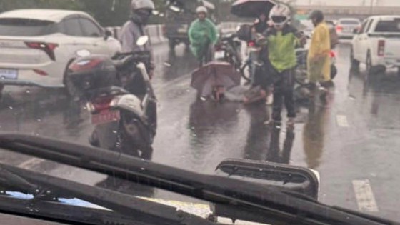 Thái Lan: Sống sót hy hữu sau khi sét đánh trúng mũ bảo hiểm