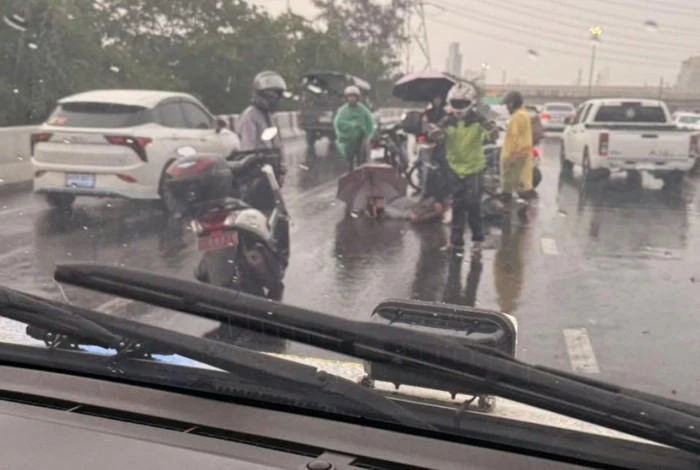 Thái Lan: Sống sót hy hữu sau khi sét đánh trúng mũ bảo hiểm