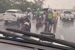 Thái Lan: Sống sót hy hữu sau khi sét đánh trúng mũ bảo hiểm