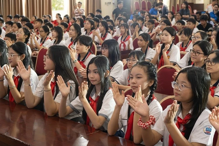 Thanh thiếu nhi hành động hướng tới ứng phó với biến đổi khí hậu