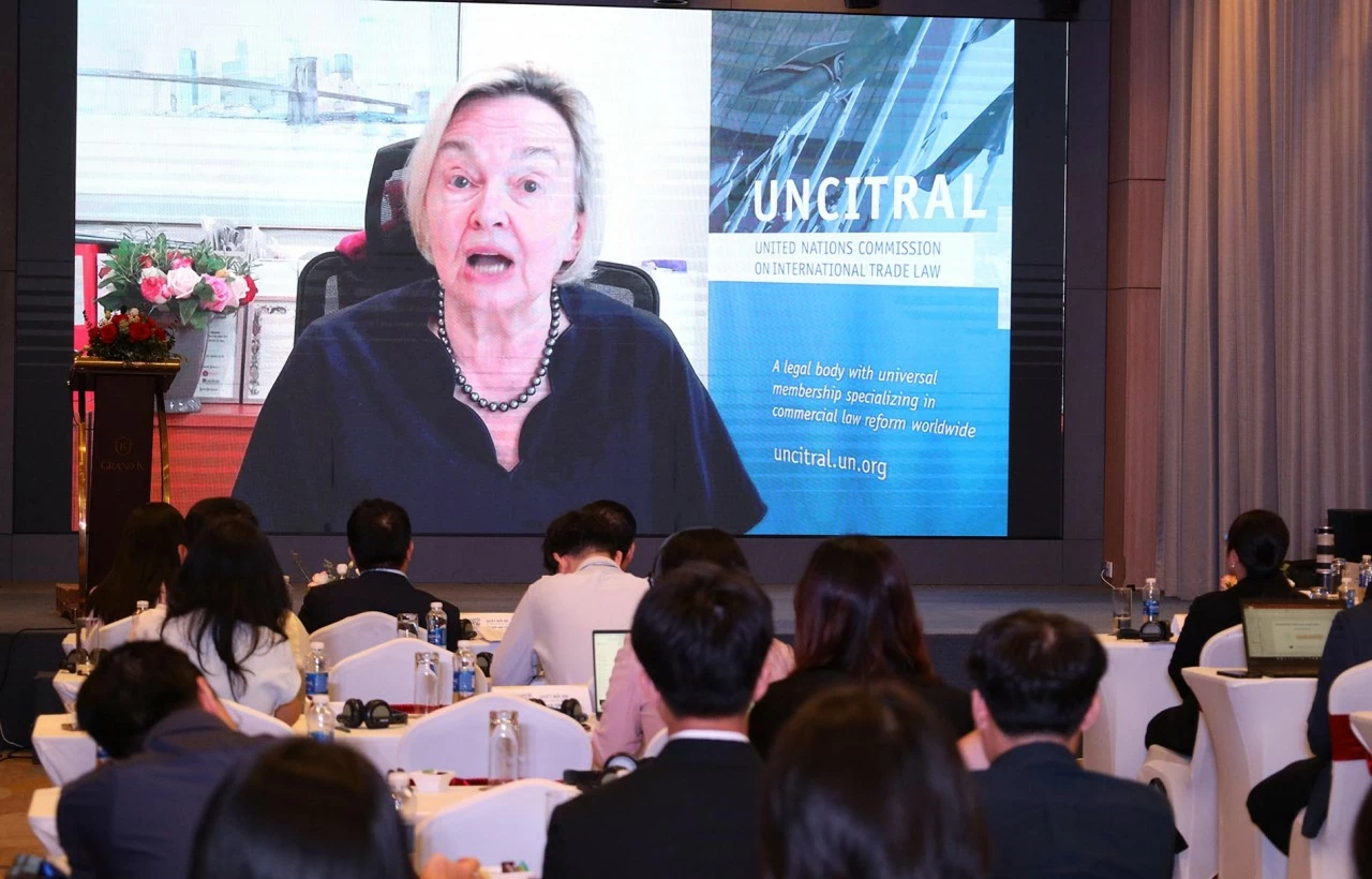 Bà Anna Joubin-Bret, Thư ký trưởng Ban Thư ký UNCITRAL gửi thông điệp tới Hội thảo. (Ảnh: Thành Long)