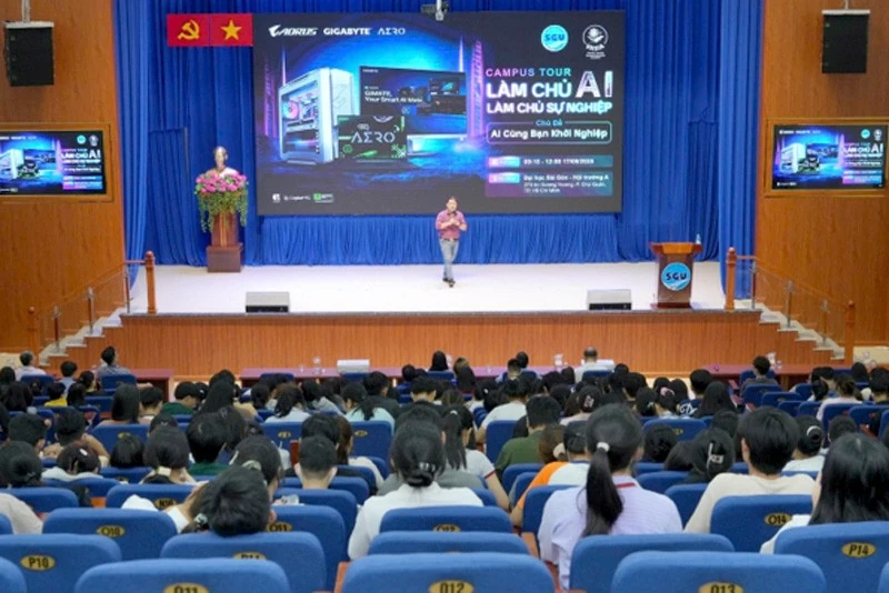 Diễn giả chính trong sự kiện Hướng nghiệp & Công nghệ A.I của Đại học Saigon vừa qua