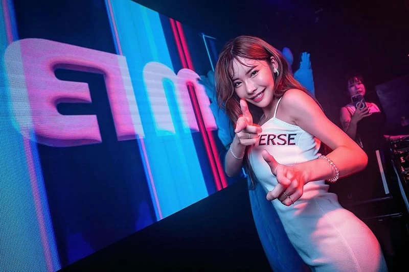 DJ Eimi Fukada: Tái xuất bùng nổ