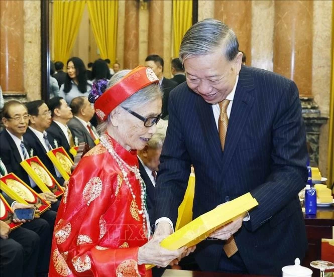 Tổng Bí thư, Chủ tịch nước Tô Lâm gặp mặt 85 người cao tuổi tiêu biểu toàn quốc