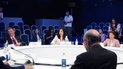 Thứ trưởng Ngoại giao Lê Thị Thu Hằng tham dự Phiên thảo luận APEC tại Diễn đàn Kinh tế quốc tế St. Petersburg lần thứ 29