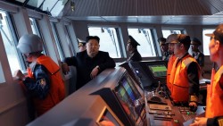 Ông Kim Jong Un thị sát thử nghiệm tàu khu trục Kang Kon, yêu cầu Hải quân Triều Tiên nâng cao sức răn đe hạt nhân
