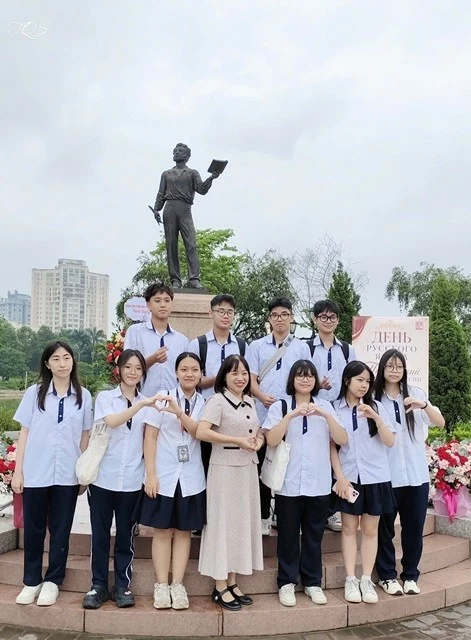 Lễ kỷ niệm, dâng hoa tại tượng đài Puskin, thúc đẩy giao lưu văn hóa Việt-Nga