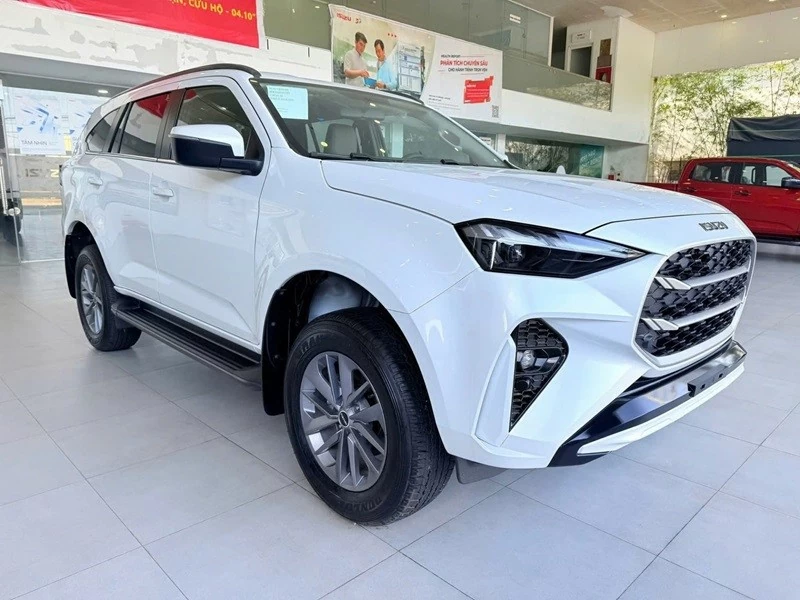 Isuzu mu-X xả kho giảm giá tới 115 triệu đồng tại đại lý.