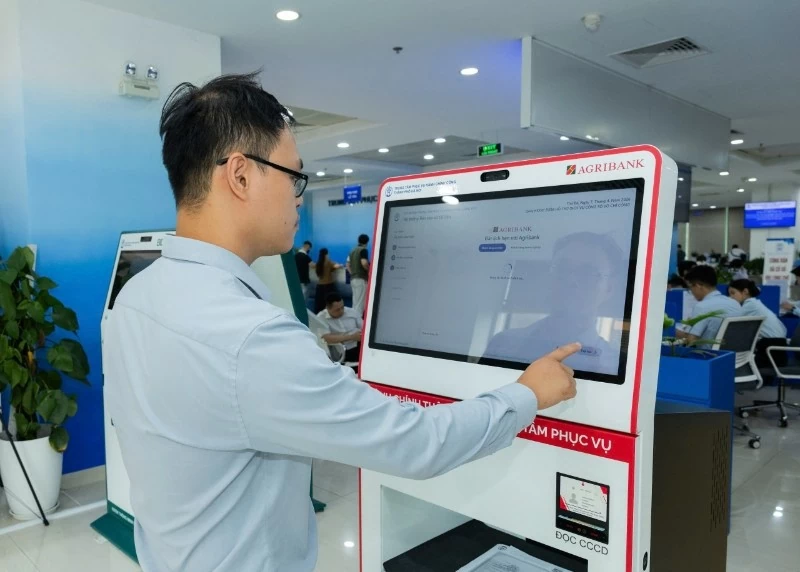 Agribank chuyển đổi số gắn với ESG: Từ các Kiosk thông minh đến khát vọng 'số hóa' vùng biên