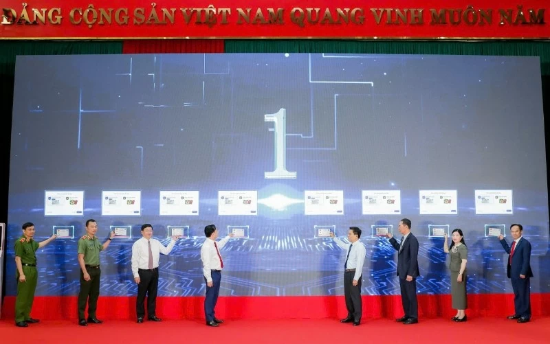 Agribank chuyển đổi số gắn với ESG: Từ các Kiosk thông minh đến khát vọng 'số hóa' vùng biên