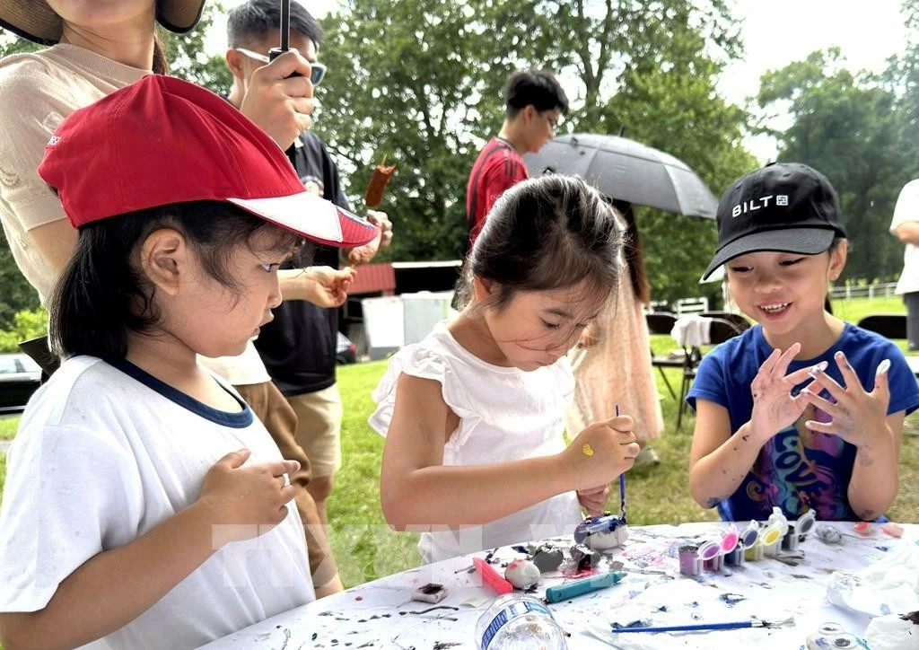 Ấm áp Ngày hội Gia đình Làng Việt tại Mỹ Ấm áp Ngày hội Gia đình Làng Việt tại Mỹ
