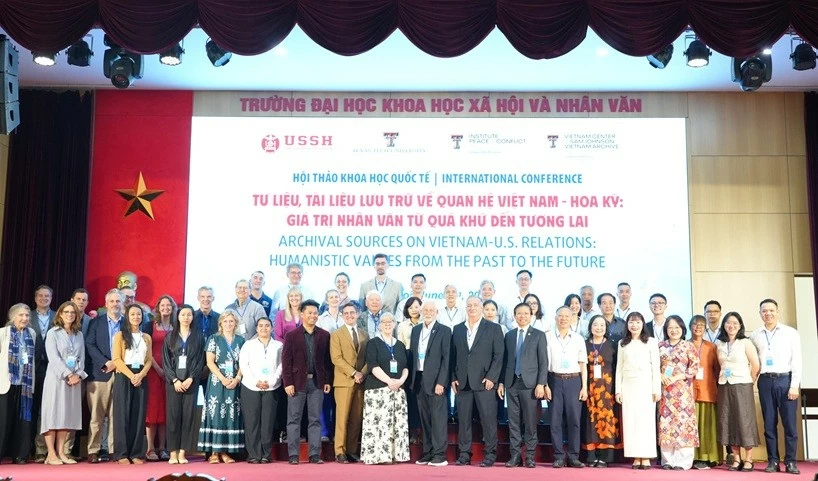 Chia sẻ kinh nghiệm khai thác, bảo tồn và số hóa tư liệu, tài liệu lưu trữ liên quan đến quan hệ Việt Nam – Hoa Kỳ Chia sẻ kinh nghiệm khai thác, bảo tồn và số hóa tư liệu, tài liệu lưu trữ liên quan đến quan hệ Việt Nam – Hoa Kỳ