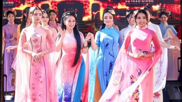 NTK Vũ Thảo Giang kể chuyện di sản qua bộ sưu tập ‘Tứ Bình Phú Quý’ tại Hoa Kỳ
