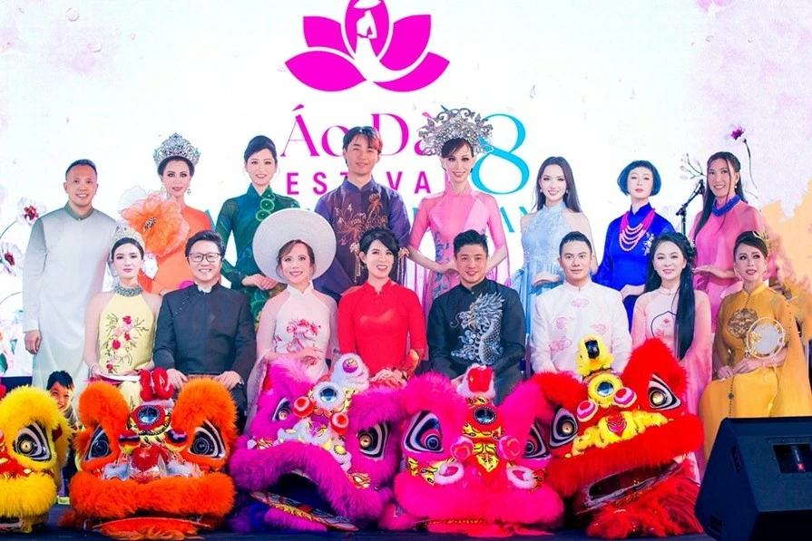 NTK Vũ Thảo Giang kể chuyện di sản qua bộ sưu tập ‘Tứ Bình Phú Quý’ tại Hoa Kỳ NTK Vũ Thảo Giang kể chuyện di sản qua bộ sưu tập ‘Tứ Bình Phú Quý’ tại Hoa Kỳ