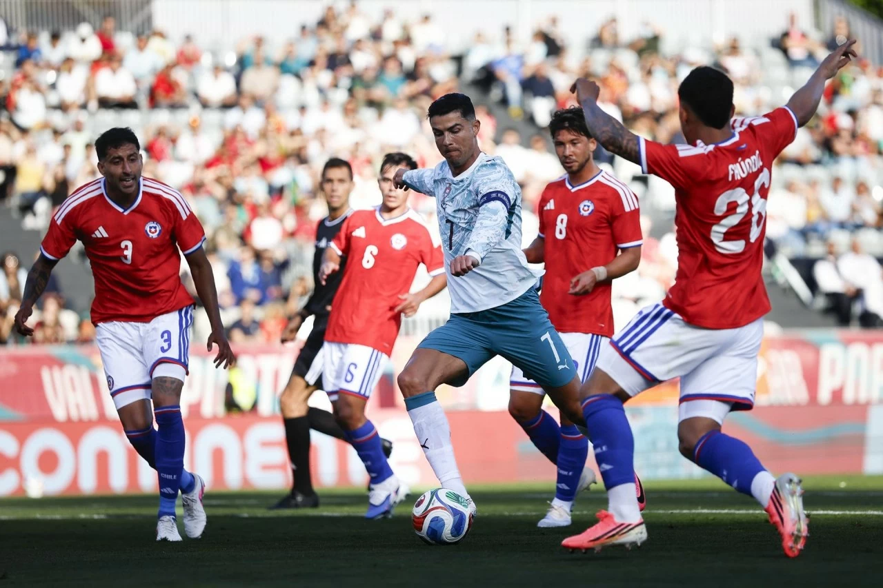 Ronaldo và các đồng đội đang hướng đến kỳ World Cup lịch sử. Ronaldo và các đồng đội đang hướng đến kỳ World Cup lịch sử.