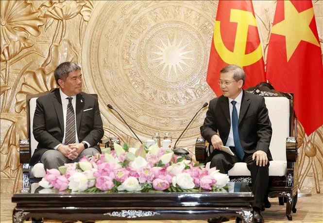Trưởng Ban Nội chính Trung ương Lê Minh Trí tiếp Phó Lãnh đạo đảng Dân chủ Thái Lan (DEM) Isra Sunthornvut. Ảnh: Phương Hoa/TTXVN.