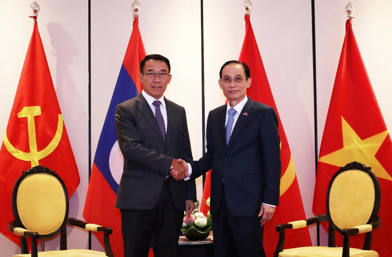 Ủy viên Bộ Chính trị, Bí thư Đảng ủy Bộ, Bộ trưởng Ngoại giao Lê Hoài Trung đã tiếp đồng chí Bounleua Phandanouvong, Ủy viên Trung ương Đảng, Trưởng Ban Đối ngoại Trung ương Đảng Nhân dân Cách mạng Lào. (Ảnh: Thành Long) Ủy viên Bộ Chính trị, Bí thư Đảng ủy Bộ, Bộ trưởng Ngoại giao Lê Hoài Trung đã tiếp đồng chí Bounleua Phandanouvong, Ủy viên Trung ương Đảng, Trưởng Ban Đối ngoại Trung ương Đảng Nhân dân Cách mạng Lào. (Ảnh: Thành Long)