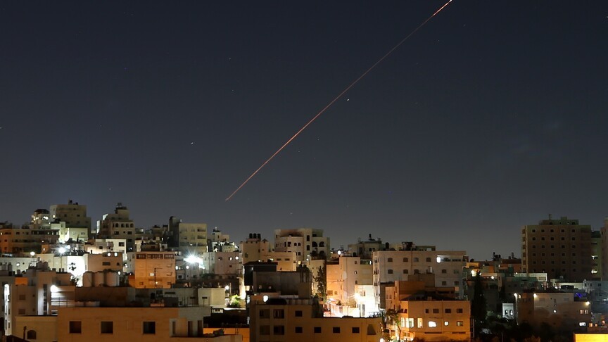 Iran dọa đình chỉ tiến trình đàm phán với Mỹ, dội 'mưa tên lửa' xuống miền Bắc Israel