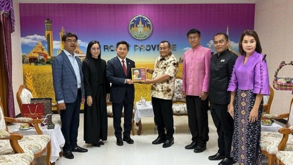 Tổng lãnh sự Việt Nam tại Khon Kaen làm việc với lãnh đạo tỉnh Roi Et, thúc đẩy hợp tác địa phương
