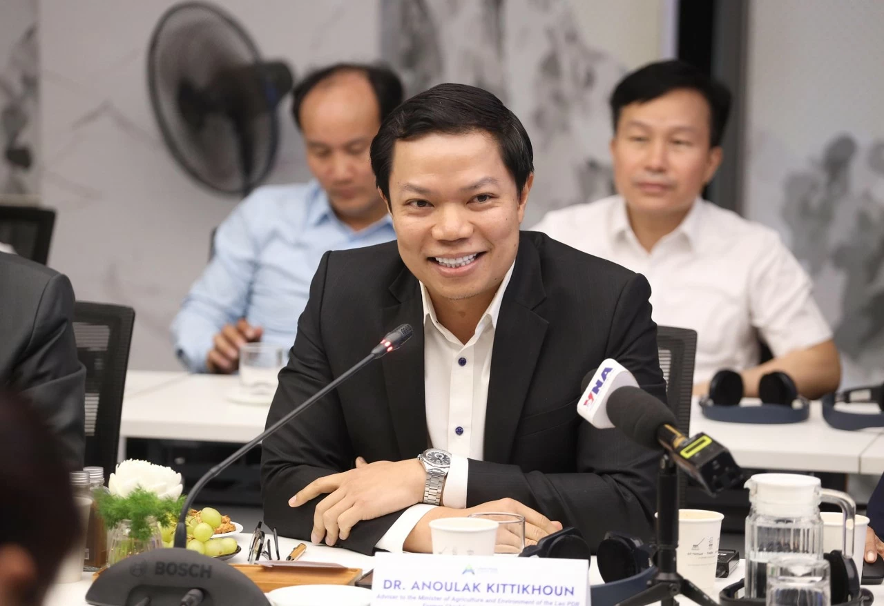 3.	TS. Anoulak Kittikhoun, Cố vấn Bộ trưởng Bộ Nông nghiệp và Môi trường Lào, Nguyên Tổng Giám đốc Điều hành Ban Thư ký Ủy hội Sông Mê Công (MRC)