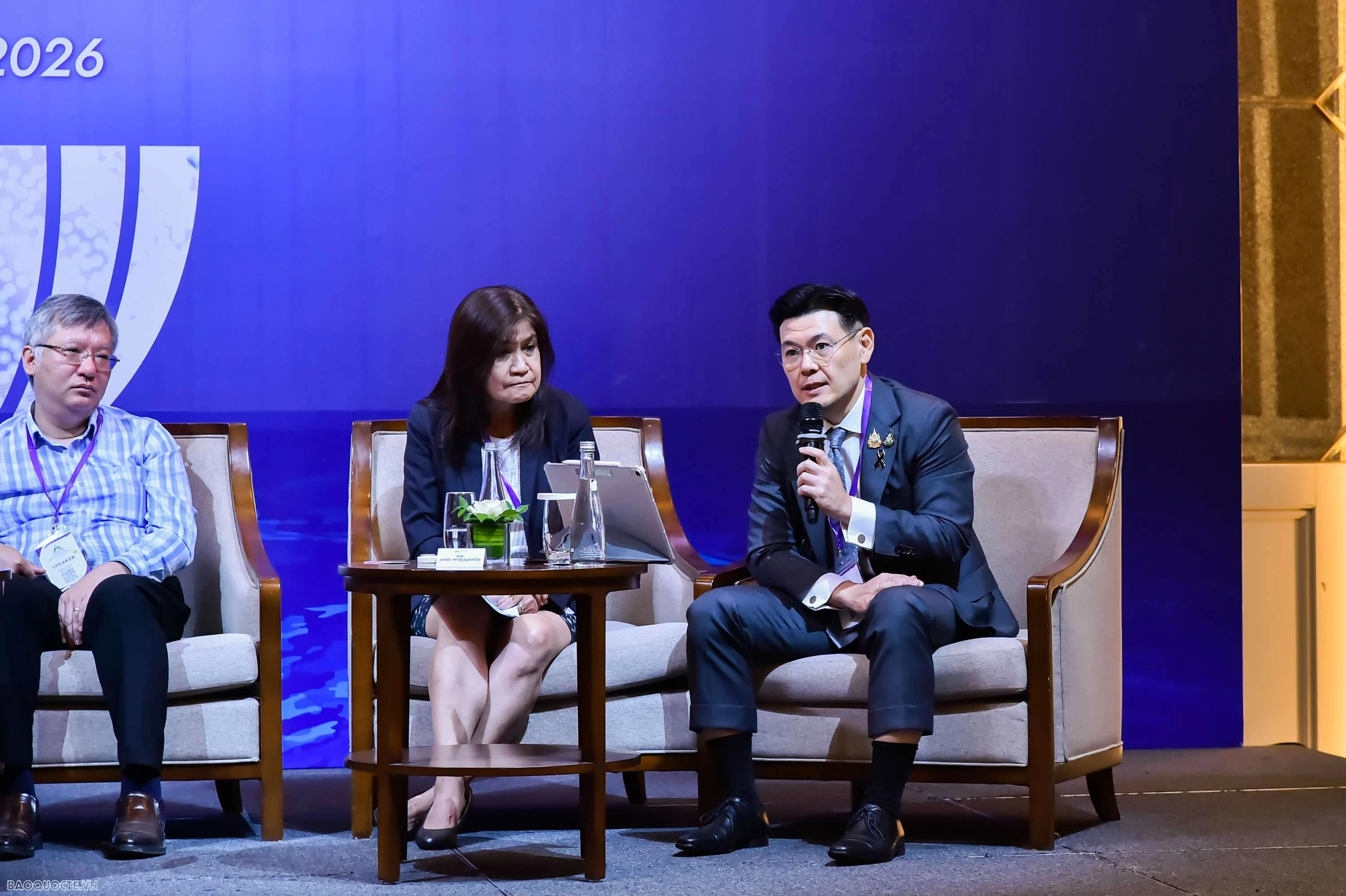 toạ đàm chính đảng