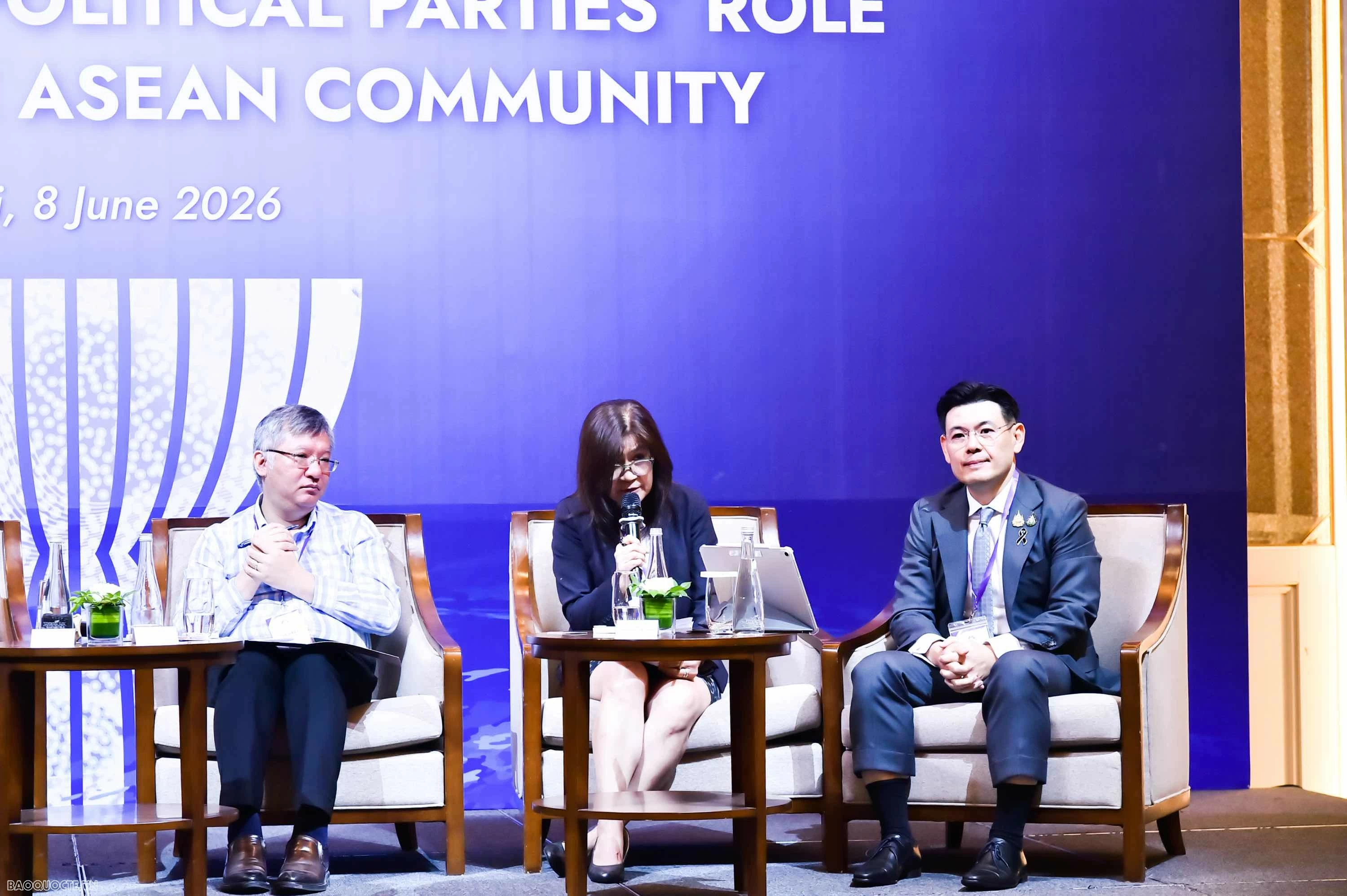 toạ đàm chính đảng