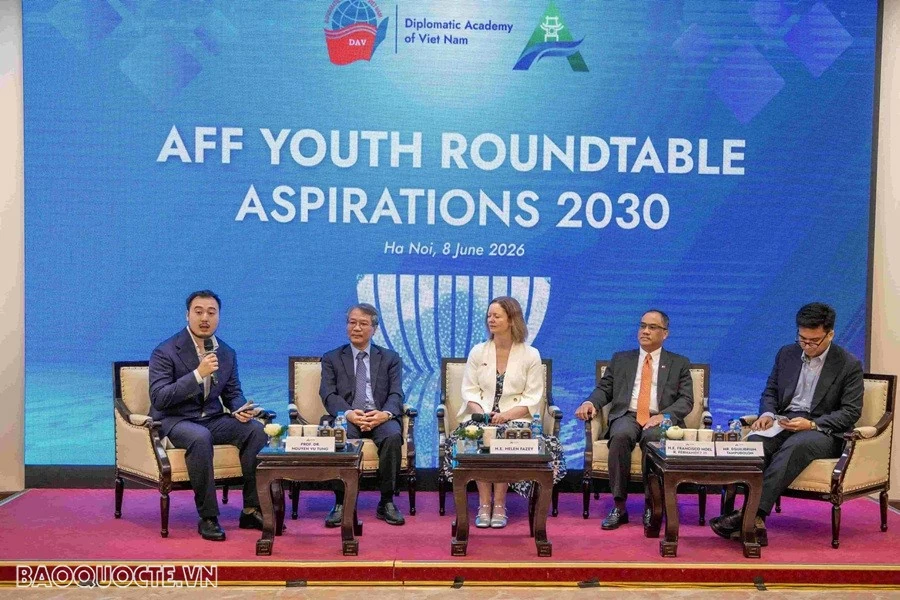 Định hình tương lai Đông Nam Á từ tiếng nói giới trẻ: Hãy nói Tôi là công dân ASEAN Định hình tương lai Đông Nam Á từ tiếng nói giới trẻ: Hãy nói Tôi là công dân ASEAN