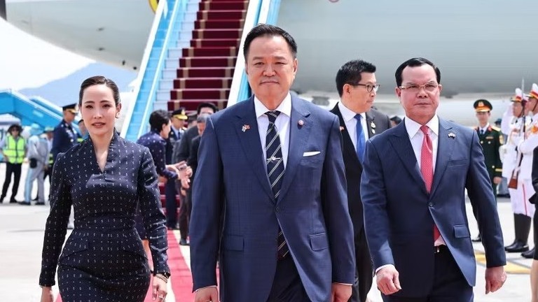 Thủ tướng Thái Lan đến Hà Nội, bắt đầu thăm chính thức Việt Nam và dự AFF 2026