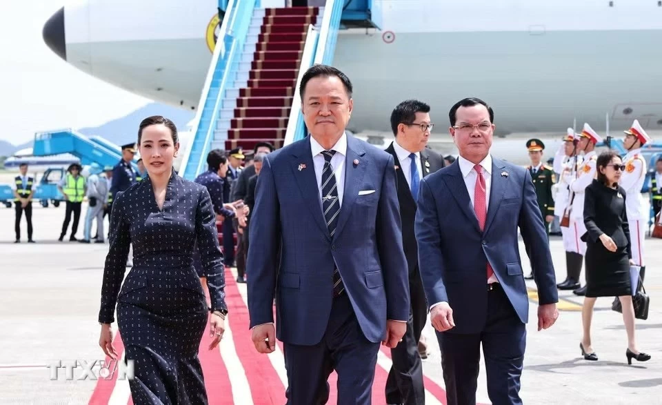 Thủ tướng Thái Lan đến Hà Nội, bắt đầu thăm chính thức Việt Nam và dự AFF 2026