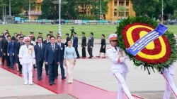 Thủ tướng Thái Lan vào Lăng viếng Chủ tịch Hồ Chí Minh