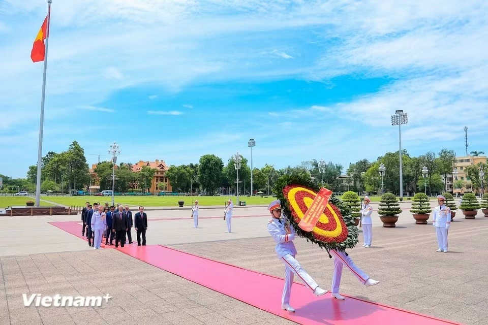 Thủ tướng Timor-Leste đặt vòng hoa và vào Lăng viếng Chủ tịch Hồ Chí Minh