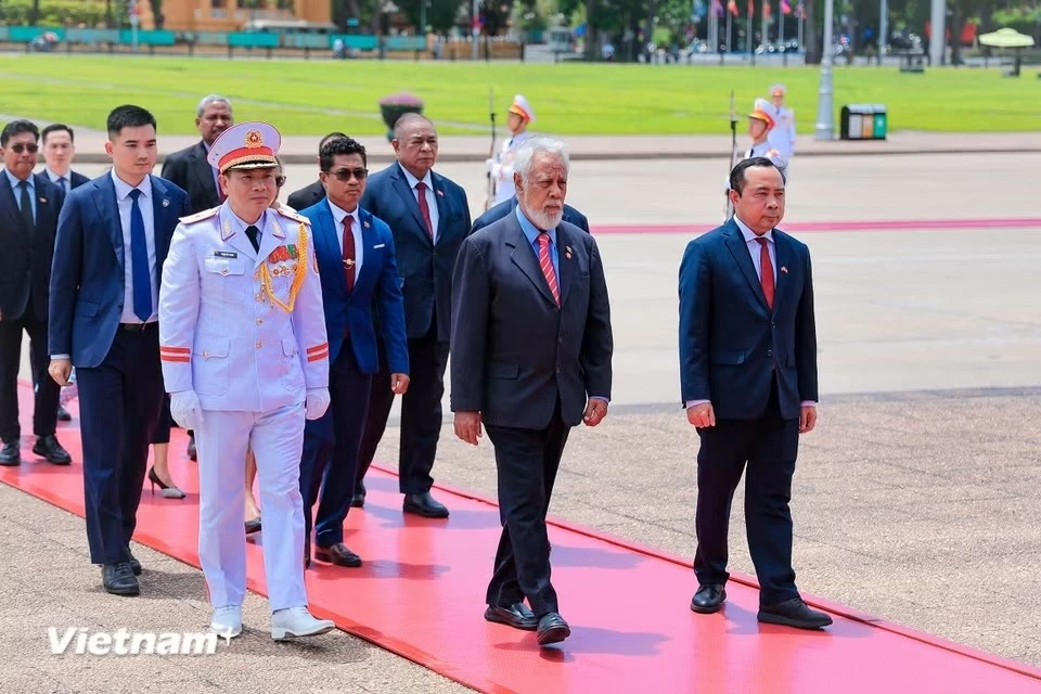 Thủ tướng Timor-Leste đặt vòng hoa và vào Lăng viếng Chủ tịch Hồ Chí Minh