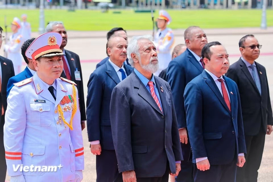 Thủ tướng Timor-Leste đặt vòng hoa và vào Lăng viếng Chủ tịch Hồ Chí Minh