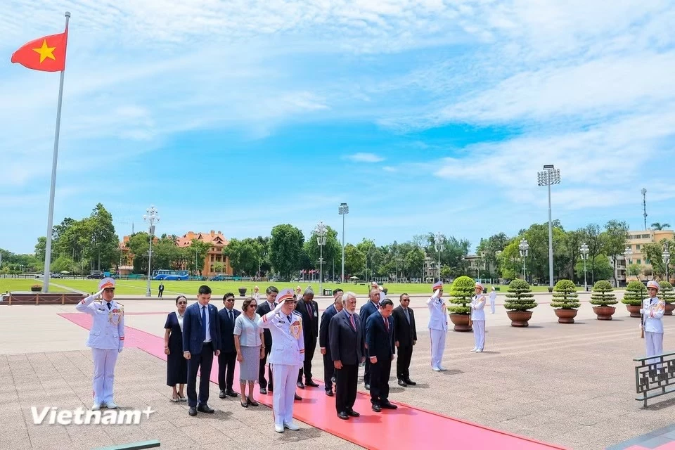 Thủ tướng Timor-Leste đặt vòng hoa và vào Lăng viếng Chủ tịch Hồ Chí Minh