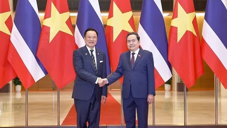 Chủ tịch Quốc hội Trần Thanh Mẫn hội kiến Thủ tướng Thái Lan