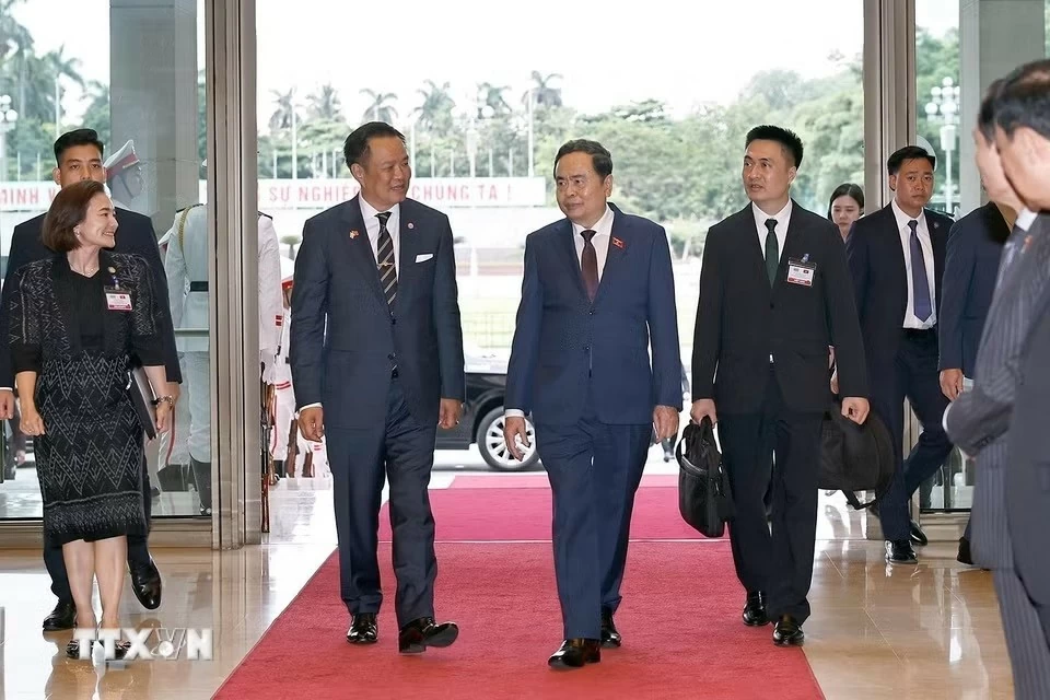 Chủ tịch Quốc hội Trần Thanh Mẫn đón Thủ tướng Thái Lan Anutin Charnvirakul. (Nguồn: TTXVN)