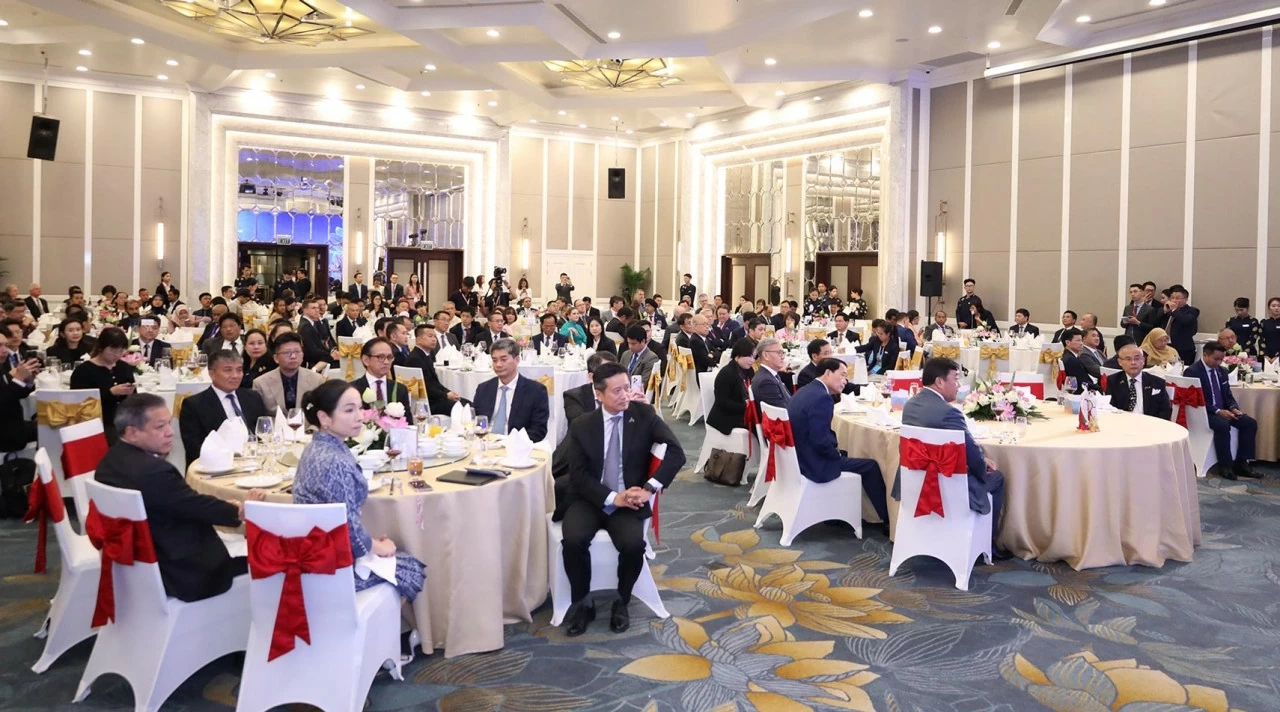 Buổi Tiệc có sự tham dự của các thành viên Đoàn Ngoại giao cùng lãnh đạo các bộ, ban, ngành, địa phương của Việt Nam và đông đảo đại biểu quốc tế. (Ảnh: Thành Long)