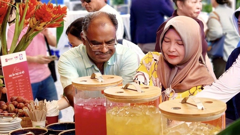 Không gian đậm sắc màu Hà Nội chào mừng Hội nghị lãnh đạo các thành phố ASEAN