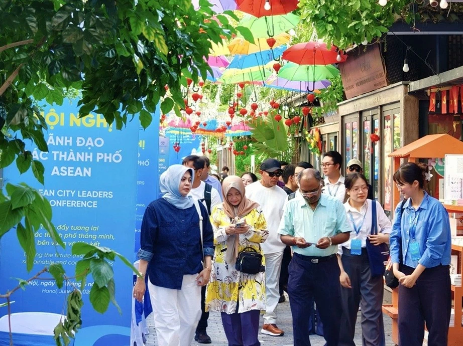 Không gian trưng bày, triển lãm, giới thiệu ẩm thực Hà Nội, biểu diễn nghệ thuật truyền thống chào mừng Hội nghị lãnh đạo các thành phố ASEAN Không gian trưng bày, triển lãm, giới thiệu ẩm thực Hà Nội, biểu diễn nghệ thuật truyền thống chào mừng Hội nghị lãnh đạo các thành phố ASEAN