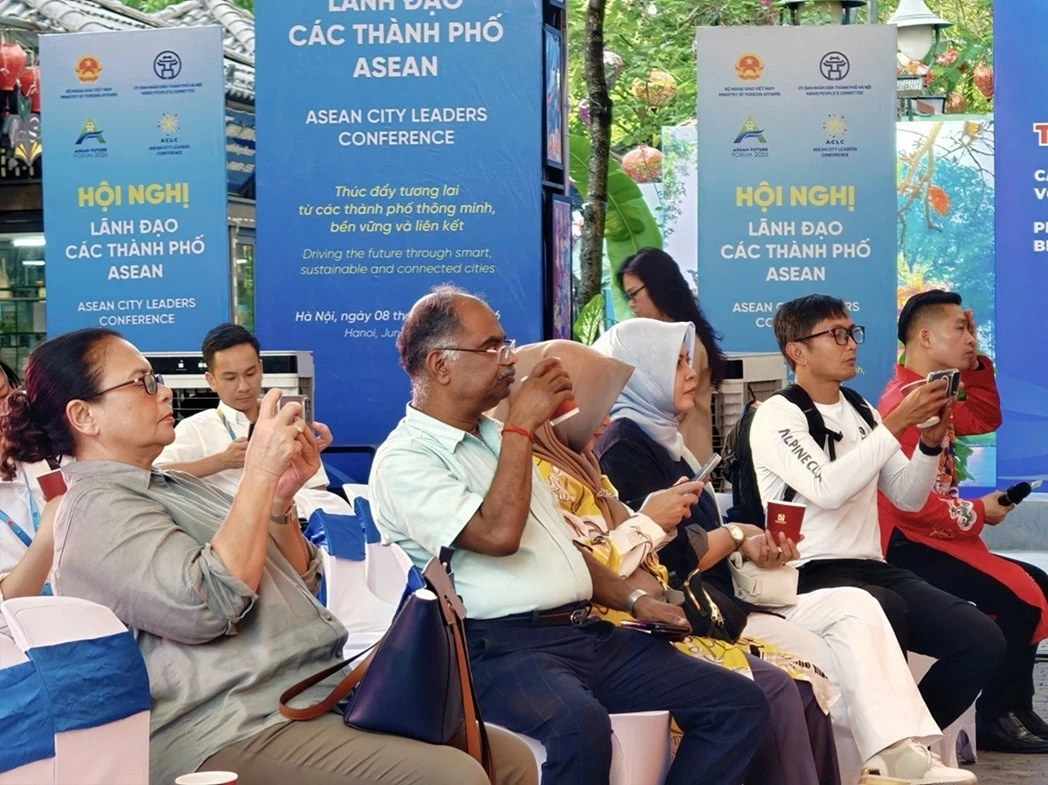 Không gian trưng bày, triển lãm, giới thiệu ẩm thực Hà Nội, biểu diễn nghệ thuật truyền thống chào mừng Hội nghị lãnh đạo các thành phố ASEAN