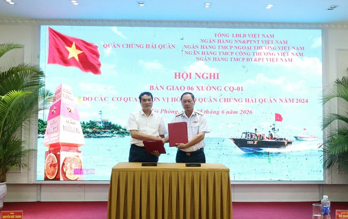 Agribank trao tặng xuồng CQ-01, đồng hành Quân chủng Hải quân thực hiện nhiệm vụ bảo vệ chủ quyền biển đảo của Tổ quốc Agribank trao tặng xuồng CQ-01, đồng hành Quân chủng Hải quân thực hiện nhiệm vụ bảo vệ chủ quyền biển đảo của Tổ quốc