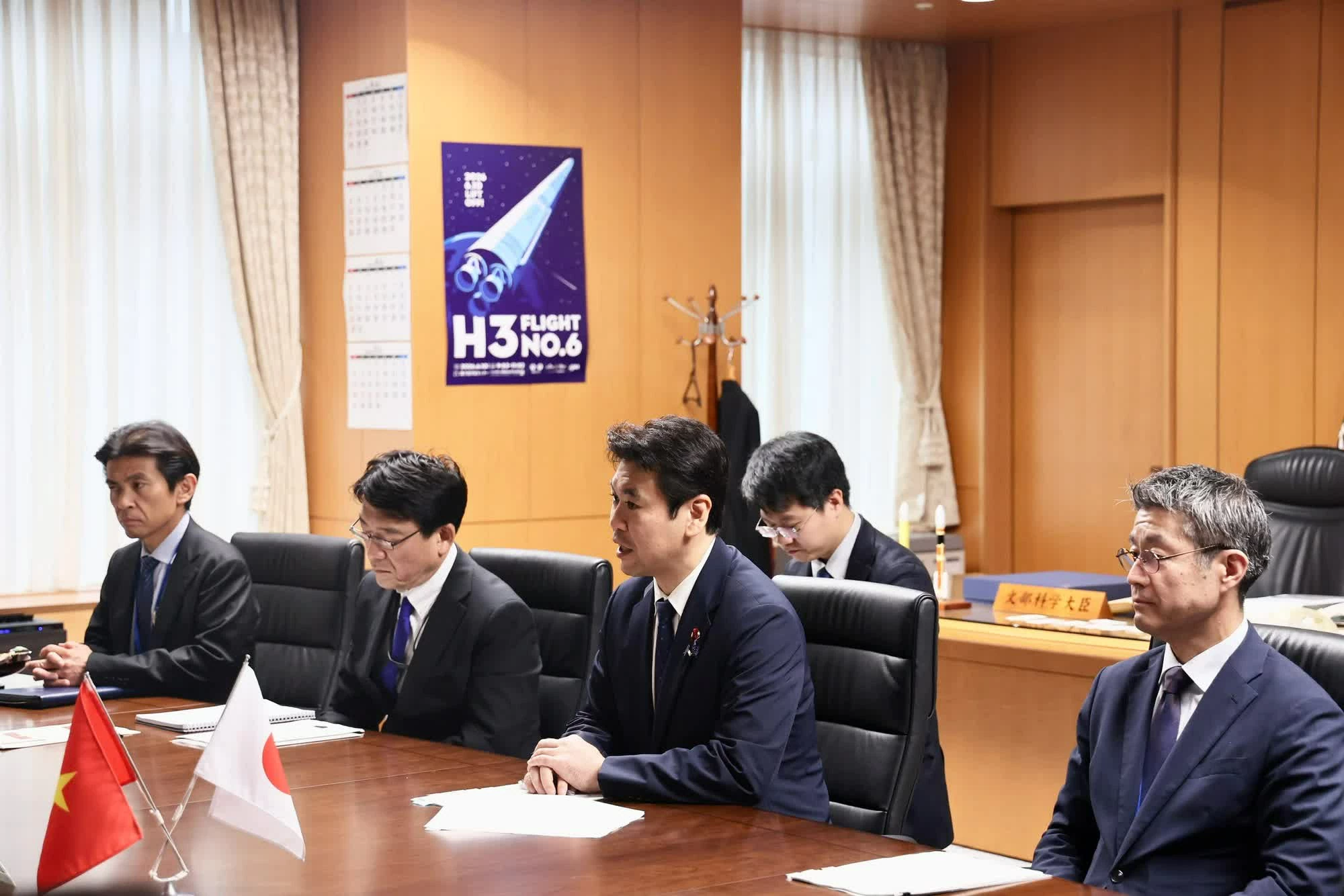 Bộ trưởng Matsumoto Yohei khẳng định MEXT sẽ phối hợp chặt chẽ với Việt Nam triển khai các thỏa thuận hợp tác về AI, bán dẫn và khoa học công nghệ, đồng thời thúc đẩy các chương trình đào tạo và nghiên cứu chung giữa hai nước. (Nguồn: VGP)